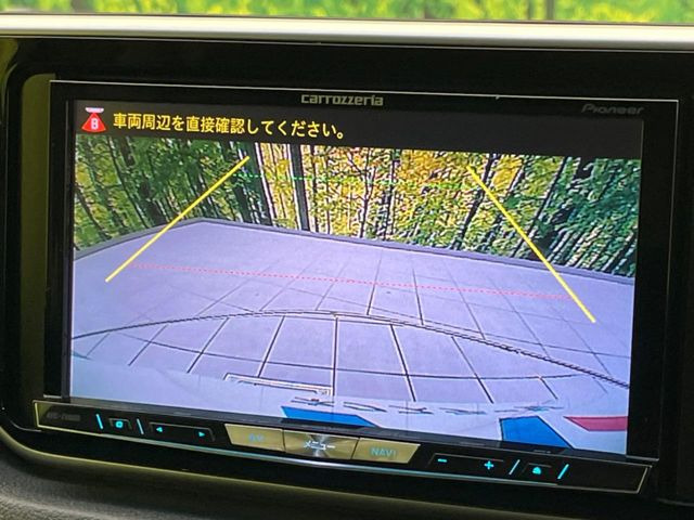 【バックカメラ】駐車時に後方がリアルタイム映像で確認できます。大型商業施設や立体駐車場での駐車時や、夜間のバック時に大活躍!運転スキルに関わらず、今や必須となった装備のひとつです!