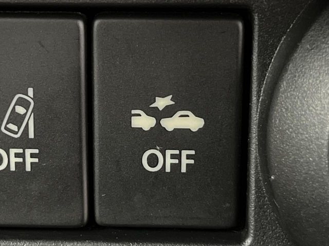 走行中に前方の車両等を認識し、衝突しそうな時は警報とブレーキで衝突回避と被害軽減をアシスト。より安全にドライブをお楽しみいただけます。