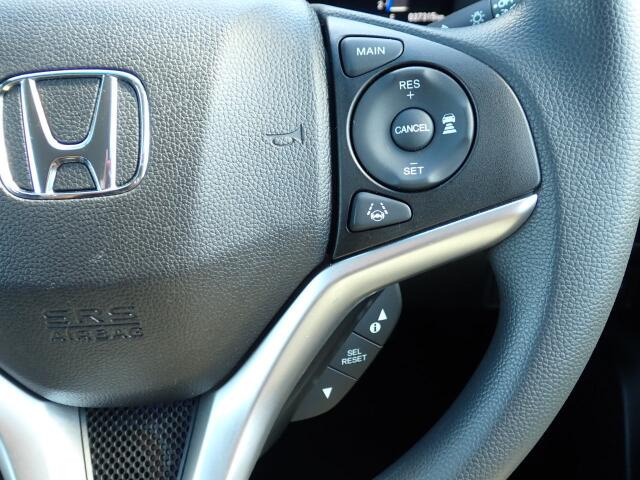 �y�N���[�Y�R���g���[���z�������H�ł̒��������s���y�Ɂ�A�N�Z���y�_���𓥂܂��Ɏԑ������ɕۂ��Ƃ��\�ł��B�O���̎ԗ������m���ĎԊԂ�ۂ悤�ɑ��x���߂��Ă���܂�!!