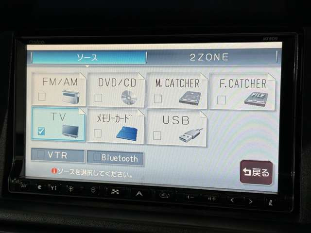 点検や修理でお越しの際はゆっくりくつろぎながらお待ちいただけるように、大きなソファ席もご用意しております♪テレビを見ながらのんびりお待ちください(^ω^)