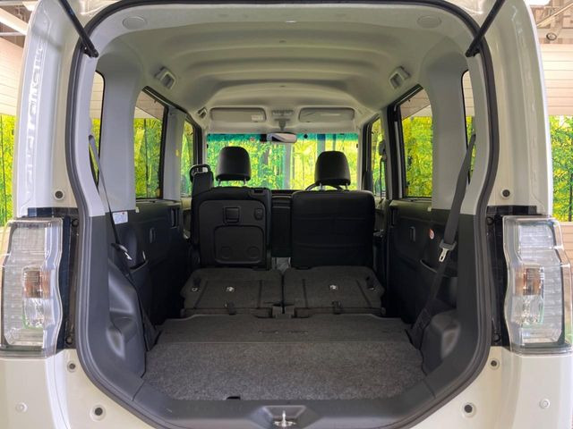 後席を格納すると、これだけの広さが!シーンに合わせたシートアレンジで、大きな荷物も積むことが出来ます♪