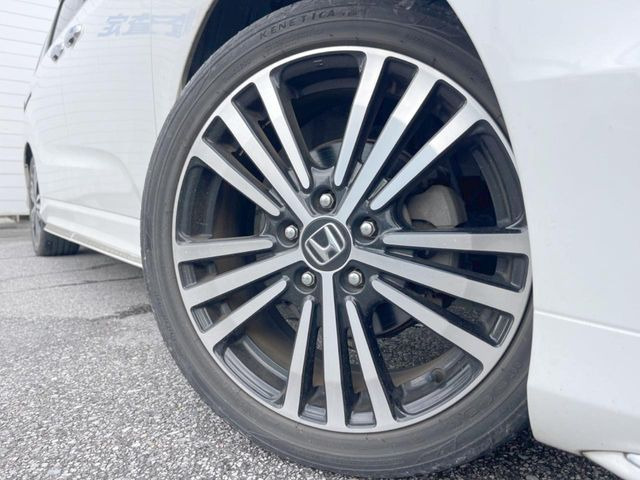 【純正18インチアルミホイール】外観にマッチした純正アルミホイールを装着しております。各種社外アルミホイールや、スタッドレスタイヤも取扱いしております。是非ご相談ください♪