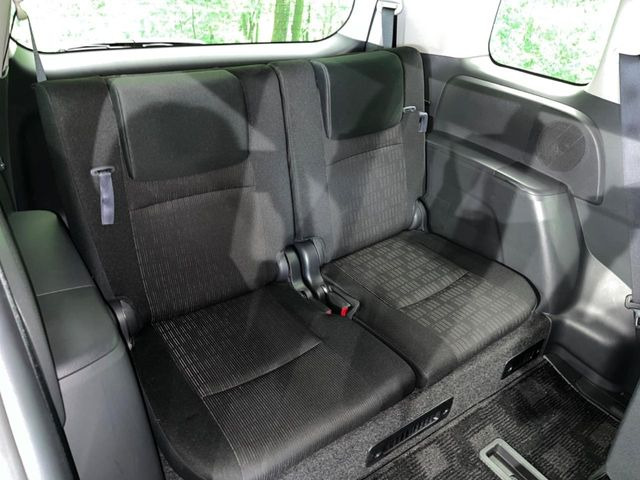 3列目シートはもちろん状態良好☆大人でもゆったりと座って頂けますので、大人数でのお出かけもラクラクです♪ご家族で、気の知れた仲間で、ドライブに行くのが楽しみですね♪