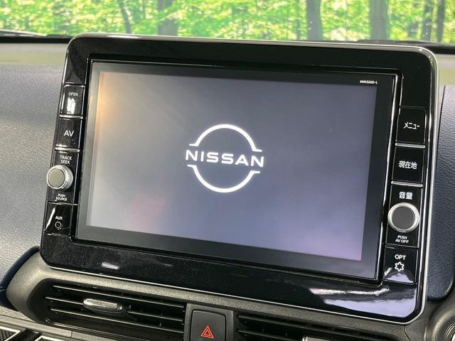 【純正9型ナビ】人気の純正ナビを装備。オーディオ機能も充実しており、Bluetooth接続すればお持ちのスマホやMP3プレイヤーの音楽を再生可能!毎日の運転がさらに楽しくなります!!