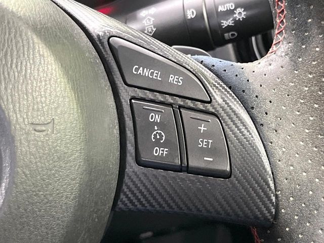 �y�N���[�Y�R���g���[���z�������H�����N���N���s�B�A�N�Z���𗣂��Ă���葬�x�ő��s���ł��A�������^�]���̕��S���y��!�����E�������ȒP�ȃX�C�b�`����Œ����ł��܂��B