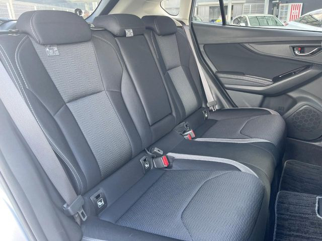 後部座席も気になるようなキズ・汚れやへたり等、大きなダメージはなく、良好な状態です。