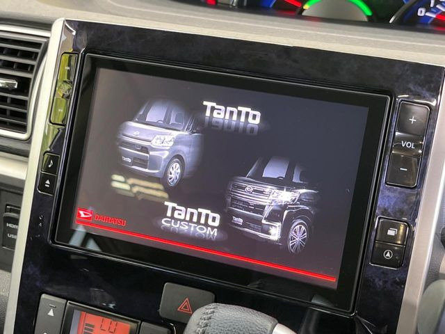 【純正8型ナビ】人気の純正ナビを装備。オーディオ機能も充実しており、Bluetooth接続すればお持ちのスマホやMP3プレイヤーの音楽を再生可能!毎日の運転がさらに楽しくなります!!