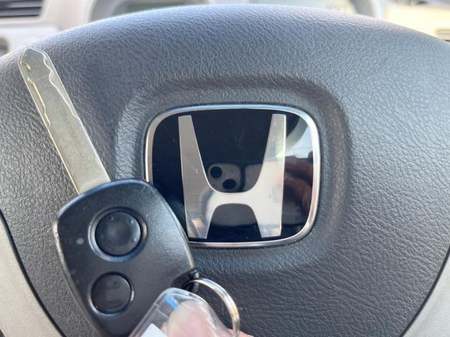 【キーレス】少し離れた場所からでもボタン一つでドアの開錠・施錠ができるのでとっても便利!ドアの鍵穴周りに傷をつけることもありません♪