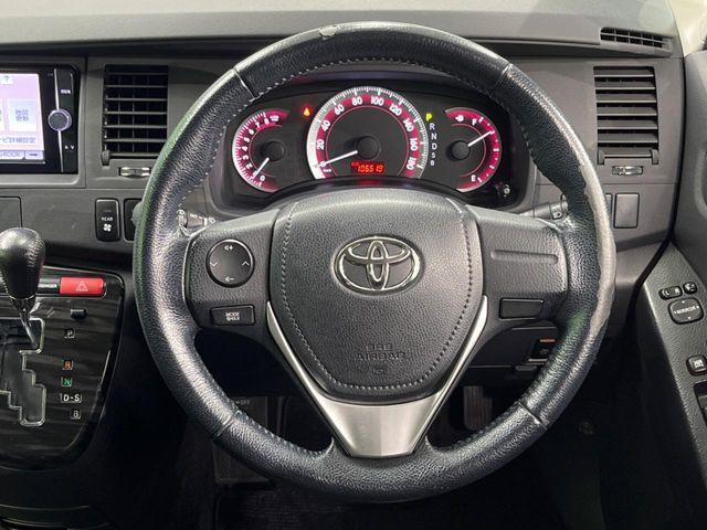 ステアリングも使用感が少なく、きれいな状態となっております♪