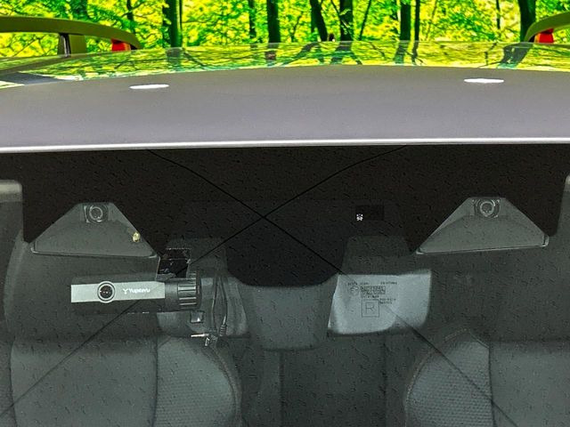 【アイサイトVer3】前方の車両等を検知し、衝突しそうな時は警報で注意を促し、ブレーキを踏む力をサポート。ブレーキを踏めなかった場合は衝突被害軽減ブレーキが作動、衝突回避をサポートします。