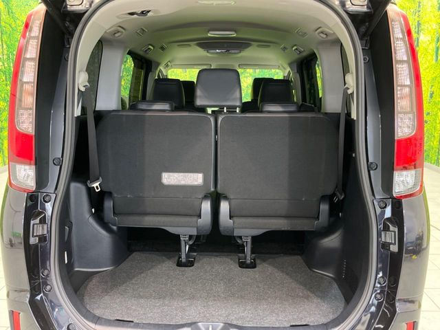 ���i�̂���������ʋ΁A���}���ɏ\���ȉ׎��X�y�[�X���m�ۂ��Ă���܂��B�Z�J���h�V�[�g��|���ƁA�傫�ȉו��̐ύڂ��\�ł���