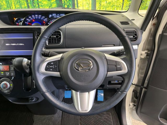 【スマートアシスト】走行中に前方の車両等を認識し、衝突しそうな時は警報とブレーキで衝突回避と被害軽減をアシスト。より安全にドライブをお楽しみいただけます。