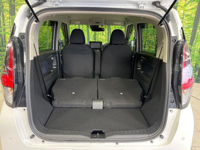 後席を格納すると、これだけの広さが!シーンに合わせたシートアレンジで、大きな荷物も積むことが出来ます♪