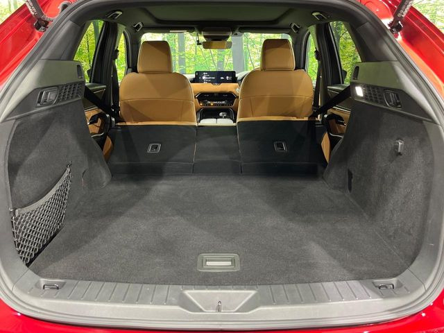 ���i�̂���������ʋ΁A���}���ɏ\���ȉ׎��X�y�[�X���m�ۂ��Ă���܂��B�Z�J���h�V�[�g��|���ƁA�傫�ȉו��̐ύڂ��\�ł���