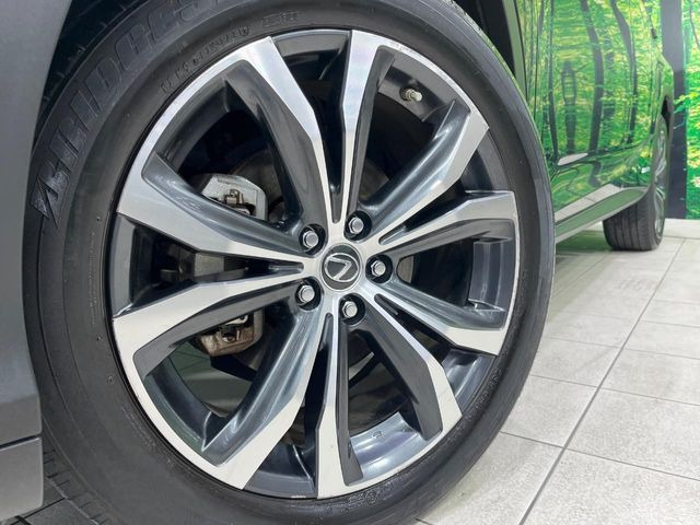 【純正20インチアルミホイール】外観にマッチした純正アルミホイールを装着しております。各種社外アルミホイールや、スタッドレスタイヤも取扱いしております。是非ご相談ください♪