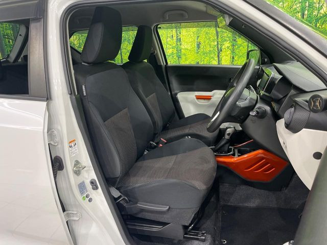 運転席シート廻りは使用感も少なく、良好な状態となっています。丁寧に使われていたことがよくわかりますね。