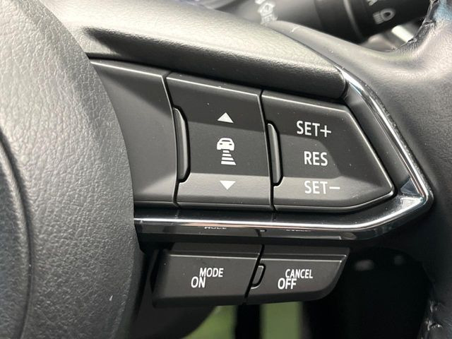 【マツダ・レーダークルーズコントロール】高速道路での長距離走行が楽に!自動で速度を保つクルーズコントロールが、衝突軽減システムと連携し、前方の車両を感知して車間を保つように速度調節してくれます!!