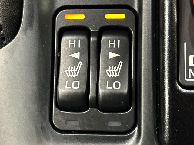 【シートヒーター】寒い日に重宝するシートヒーター!エアコンより早く温まってくれるので寒がりの人も安心ですね♪エアコンの温風は乾燥するから苦手、という方にもをおすすめです。