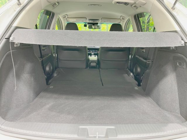 後席を格納すると、これだけの広さが!シーンに合わせたシートアレンジで、大きな荷物も積むことが出来ます♪