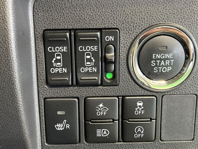 【両側パワースライドドア】スマートキーや運転席のスイッチで後席両側スライドドアの開閉が可能♪電動だから力を入れてドアを開ける必要が無く、小さなお子様でも簡単に開け閉めでき快適です♪