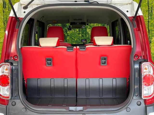 普段のお買い物や通勤、送迎等に十分な荷室スペースを確保しております。セカンドシートを倒すと、大きな荷物の積載も可能です♪