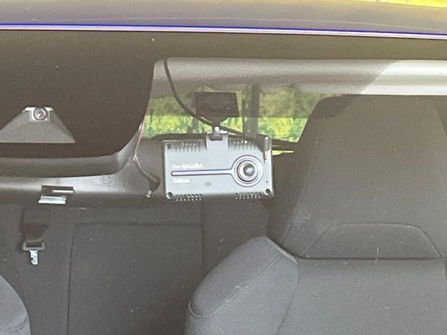 【ドライブレコーダー】安心・安全なカーライフに必須のドライブレコーダーを装備!走行中はもちろん、あおり運転や事故に遭遇した際の状況も映像で記録し、万一のリスクに備えます。