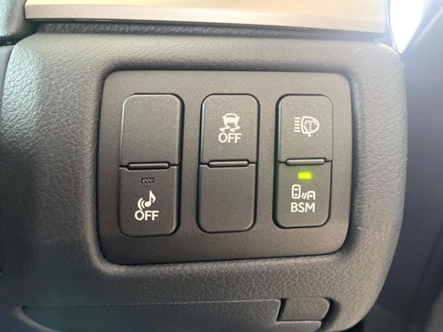 【ブラインドスポットモニター】走行中、ドアミラーの死角になりやすい箇所に後続車が接近するとサイドミラーのレンズに警告を表示!ドライバーに注意喚起をしてくれます。