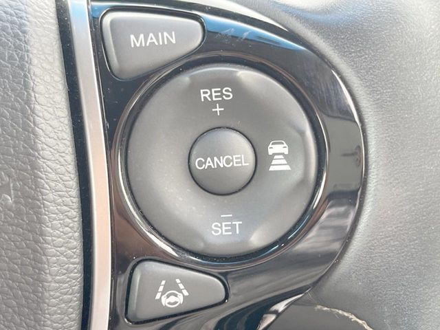 【アダプティブクルーズコントロール】高速道路での長距離走行が楽に!!自動で速度を保つクルーズコントロールが、衝突軽減システムと連携し、前方の車両を感知して車間を保つように速度調節してくれます!!