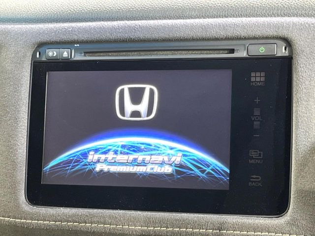 【純正ナビ】人気の純正ナビを装備しております。ナビの使いやすさはもちろん、オーディオ機能も充実!キャンプや旅行はもちろん、通勤や買い物など普段のドライブも楽しくなるはず♪