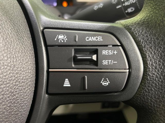 【アダプティブクルーズコントロール】高速道路での長距離走行が楽に!!自動で速度を保つクルーズコントロールが、衝突軽減システムと連携し、前方の車両を感知して車間を保つように速度調節してくれます!!