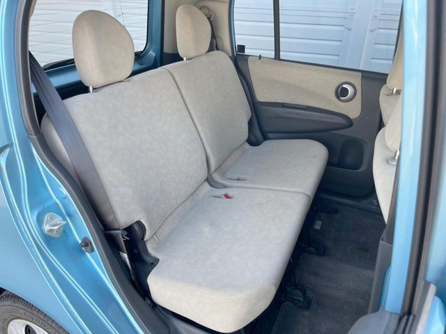 後部座席も気になるようなキズ・汚れやへたり等、大きなダメージはなく、良好な状態です。