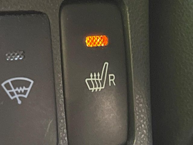 【シートヒーター】寒い日に重宝するシートヒーター!エアコンより早く温まってくれるので寒がりの人も安心ですね♪エアコンの温風は乾燥するから苦手、という方にもをおすすめです。