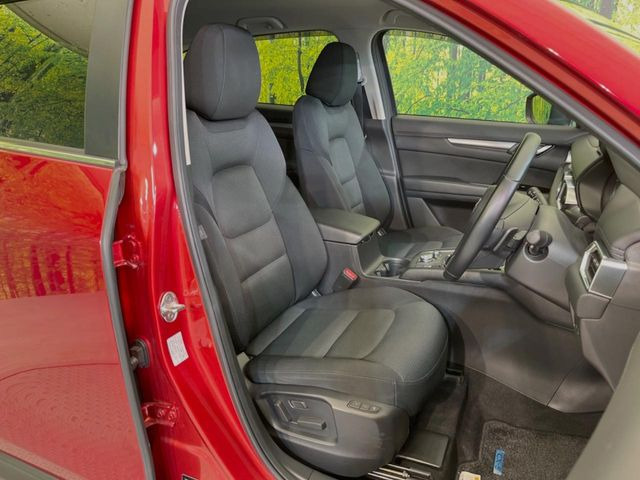 運転席シート廻りは使用感も少なく、良好な状態となっています。前オーナー様が丁寧に使っていたことがよくわかりますね。