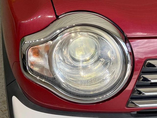 【HIDヘッドライト】非常に明るく前方を照らしてくれるので、悪天候や夜間の走行時も視界良好で安心してお乗りいただけます。