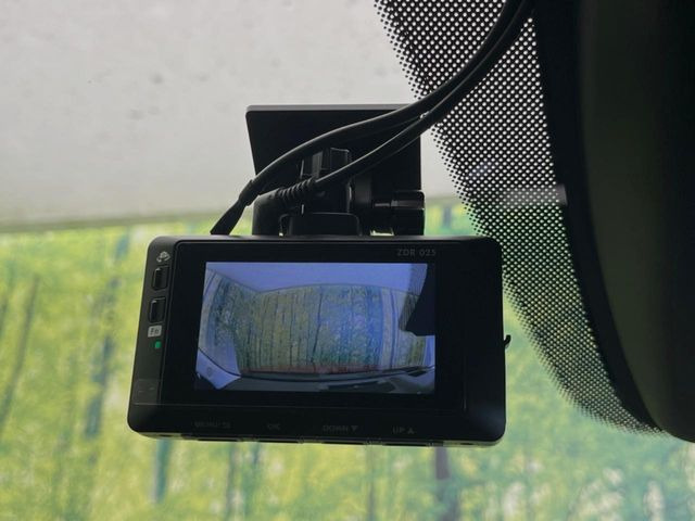 【ドライブレコーダー】安心・安全なカーライフに必須のドライブレコーダーを装備!走行中はもちろん、あおり運転や事故に遭遇した際の状況も映像で記録し、万一のリスクに備えます。