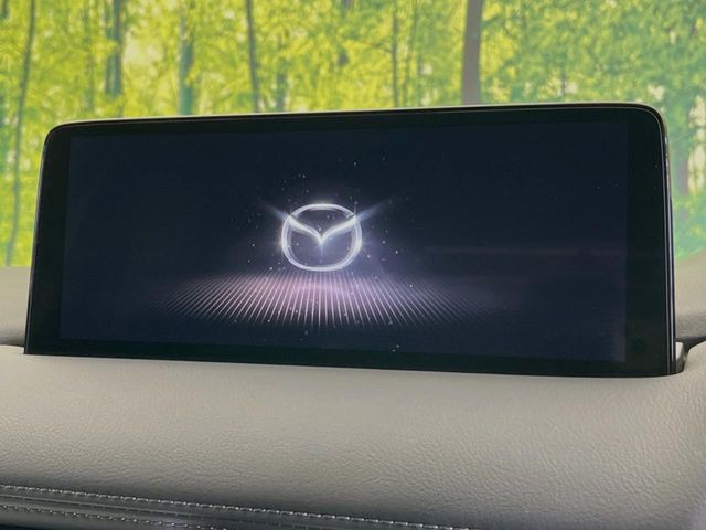 【メーカー純正ナビ】インテリアに溶け込むスタイリッシュな「専用設計」メーカーナビを装備♪視認性や操作性など基本性能にも優れ、より上質なカーライフをお楽しみいただけます。