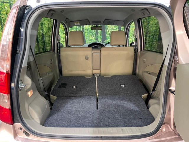 ���i�̂���������ʋ΁A���}���ɏ\���ȉ׎��X�y�[�X���m�ۂ��Ă���܂��B�Z�J���h�V�[�g��|���ƁA�傫�ȉו��̐ύڂ��\�ł���