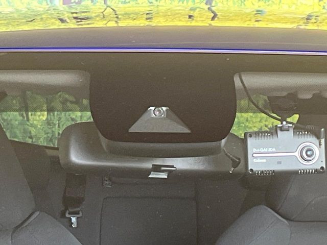 【トヨタセーフティセンス】走行中に前方の車両等を認識し、衝突しそうな時は警報とブレーキで衝突回避と被害軽減をアシスト。より安全にドライブをお楽しみいただけます。