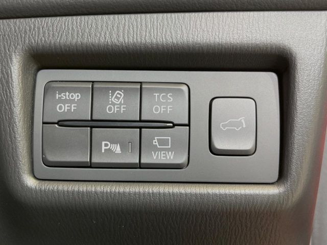 【パワーバックドア】スマートキーや運転席のボタンを押すだけでリアゲートが自動で開閉します!荷物を持っている時や、高い位置にあるバックドアを閉める際に便利な機能です♪