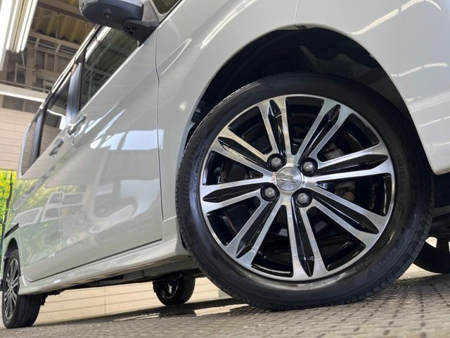 【純正15インチアルミホイール】外観にマッチした純正アルミホイールを装着しております。各種社外アルミホイールや、スタッドレスタイヤも取扱いしております。是非ご相談ください♪
