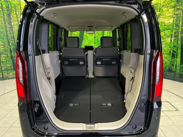 普段のお買い物や通勤、送迎等に十分な荷室スペースを確保しております。セカンドシートを倒すと、大きな荷物の積載も可能です♪