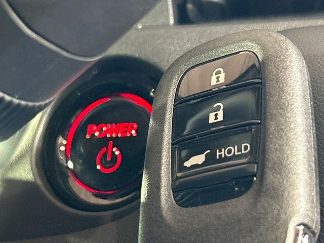 �yHonda�X�}�[�g�L�[�z�J�o����|�P�b�g�ɓ��ꂽ�܂܂ł��h�A�̎{���E�������\�ȃX�}�[�g�L�[�𑕔��B�G���W���̃I���E�I�t�����J�M�����o���K�v����������Ƃ��Ă��֗��ł���