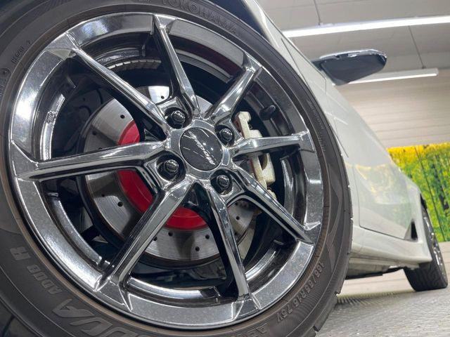 【16インチアルミホイール】外観にマッチしたアルミホイールを装着しております。各種アルミホイールや、スタッドレスタイヤも取扱いしております。是非ご相談ください♪
