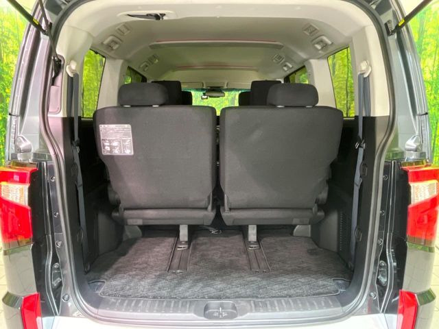 積み下ろしのしやすいデッキにはたっぷりと荷物を積み込んでいただけます。遊びから仕事まで、様々なシーンで頼れます♪