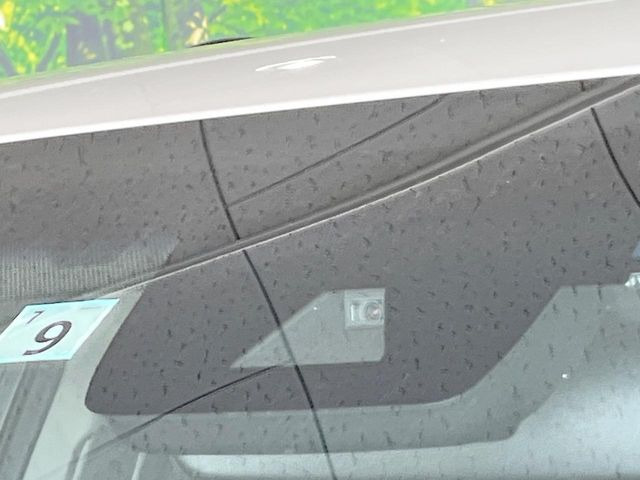 【トヨタセーフティセンス】走行中に前方の車両等を認識し、衝突しそうな時は警報とブレーキで衝突回避と被害軽減をアシスト。より安全にドライブをお楽しみいただけます。