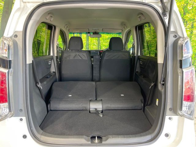 後席を格納すると、これだけの広さが!シーンに合わせたシートアレンジで、大きな荷物も積むことが出来ます♪
