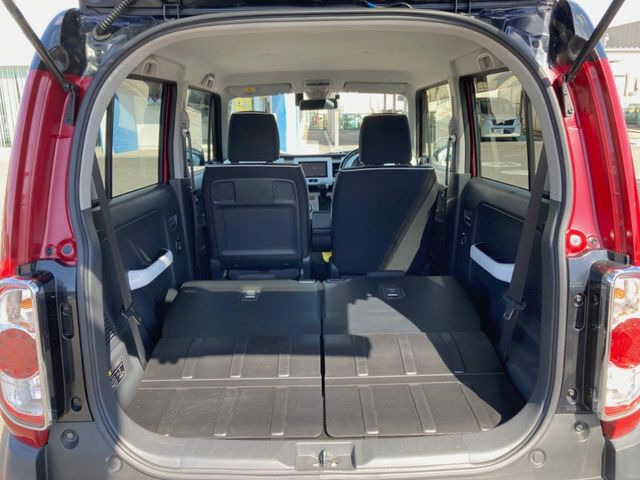ラゲッジルームは、大容量のスペースを確保。普段のお買い物からレジャーまで、幅広く活躍してくれます!また、リアシートを倒すことでバリエーション豊かにお使いいただけます。