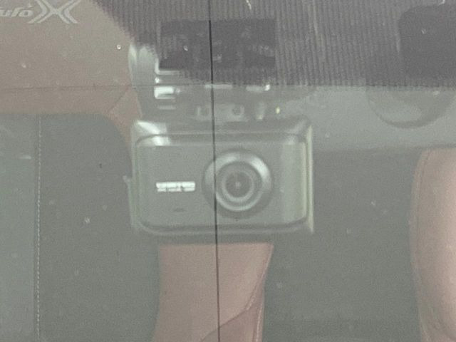 【ドライブレコーダー】安心・安全なカーライフに必須のドライブレコーダーを装備!走行中はもちろん、あおり運転や事故に遭遇した際の状況も映像で記録し、万一のリスクに備えます。