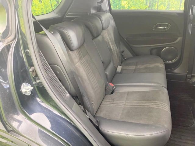 後部座席も気になるようなキズ・汚れやへたり等、大きなダメージはなく、良好な状態です。