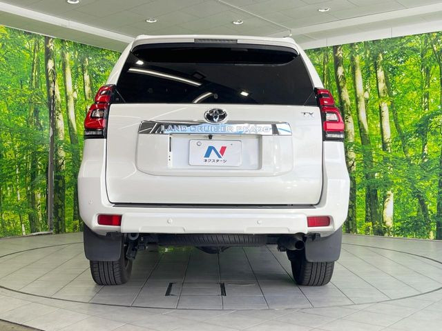 安心の最長10年・走行無制限保証(有償)をご用意。保証内容も充実はもちろん、無料点検&オイル交換や、年中無休の全国・24時間ロードサービスも付帯されておりますのでご安心下さい。